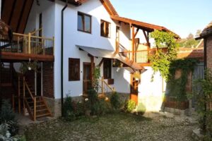 &bull; Casa Pelu &bull;