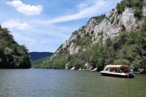 Croazieră pe Dunăre cu salupa