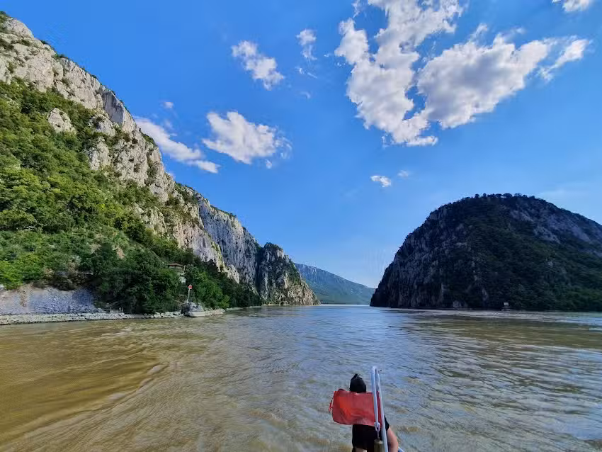 plimbare cu barca in cazanele mari si mici